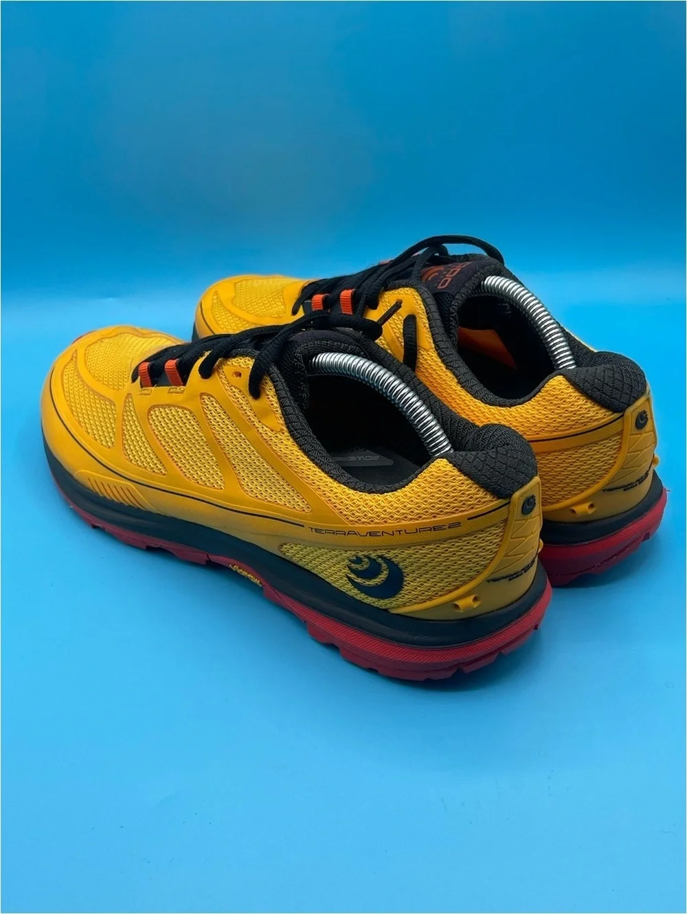 Men's Athletic Running Shoes - Yellow/Black with Red Accent